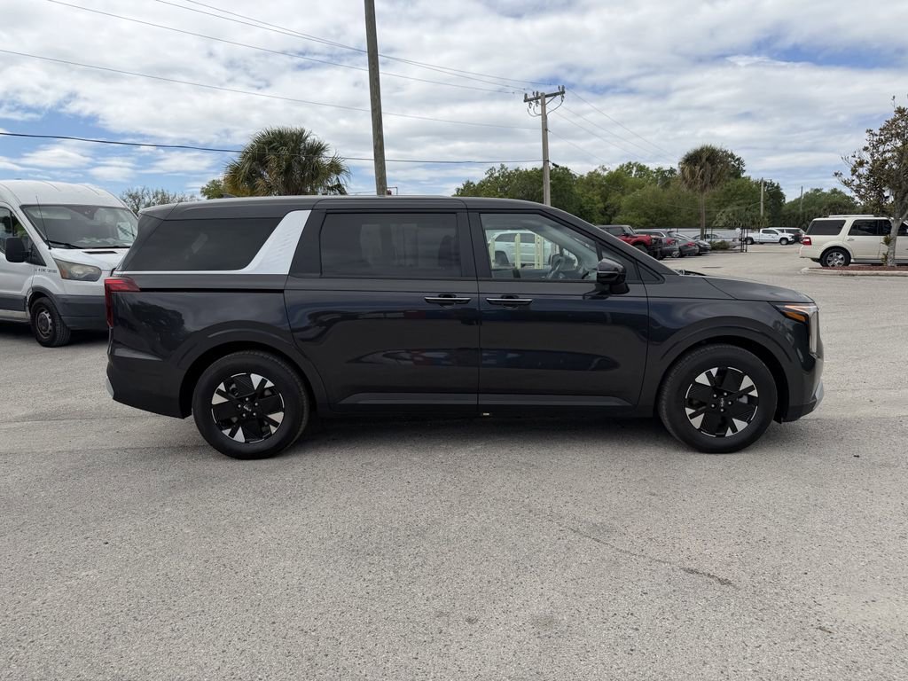 New 2026 Kia Carnival LXS image 3