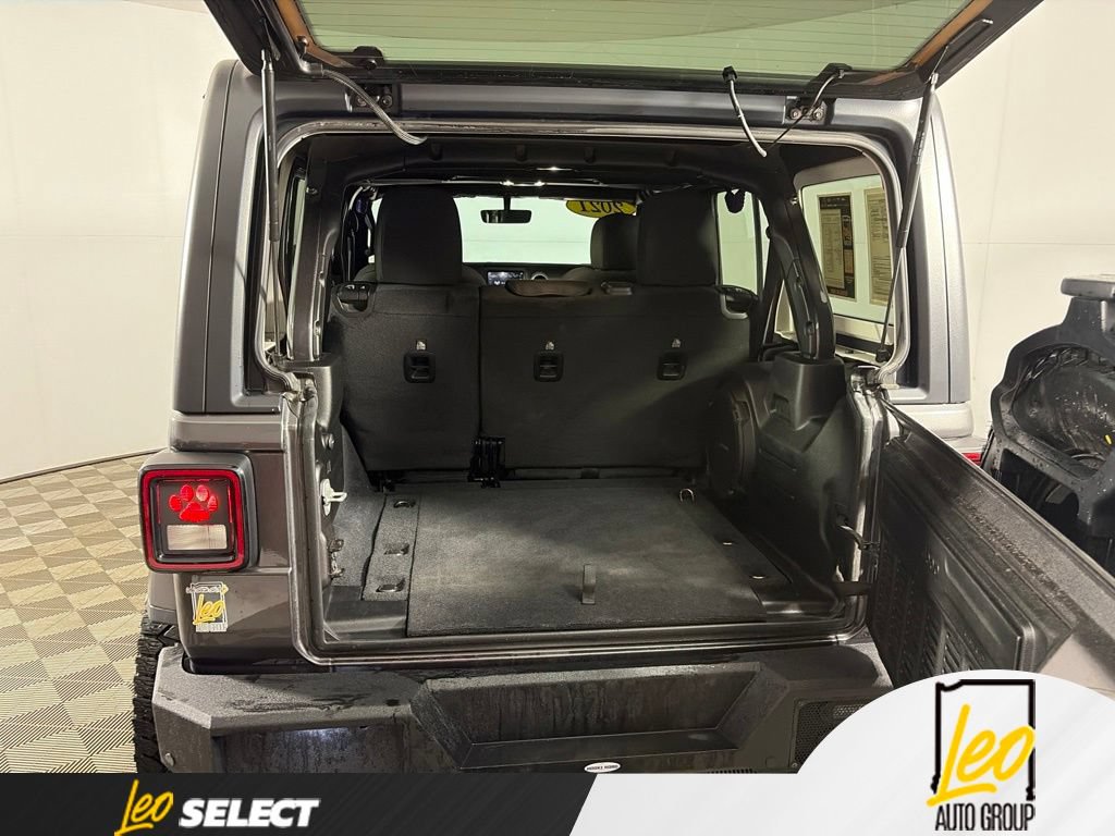 Used 2021 Jeep Wrangler Unlimited Sahara AWD/4WD image 9