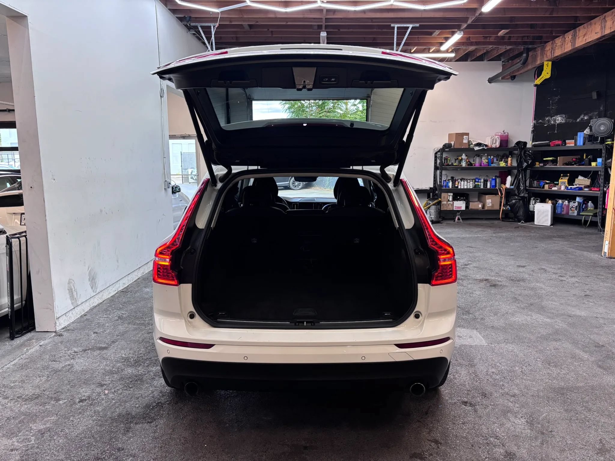 Used 2018 Volvo XC60 T6 Momentum w/ Vision Package AWD/4WD image 22