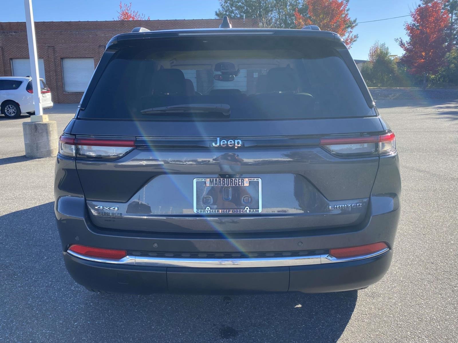 Used 2022 Jeep Grand Cherokee Limited image 6