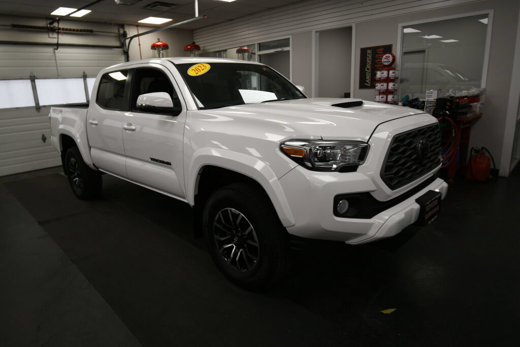 Certified 2023 Toyota Tacoma TRD Sport w/ Advanced Technology Package AWD/4WD image 2