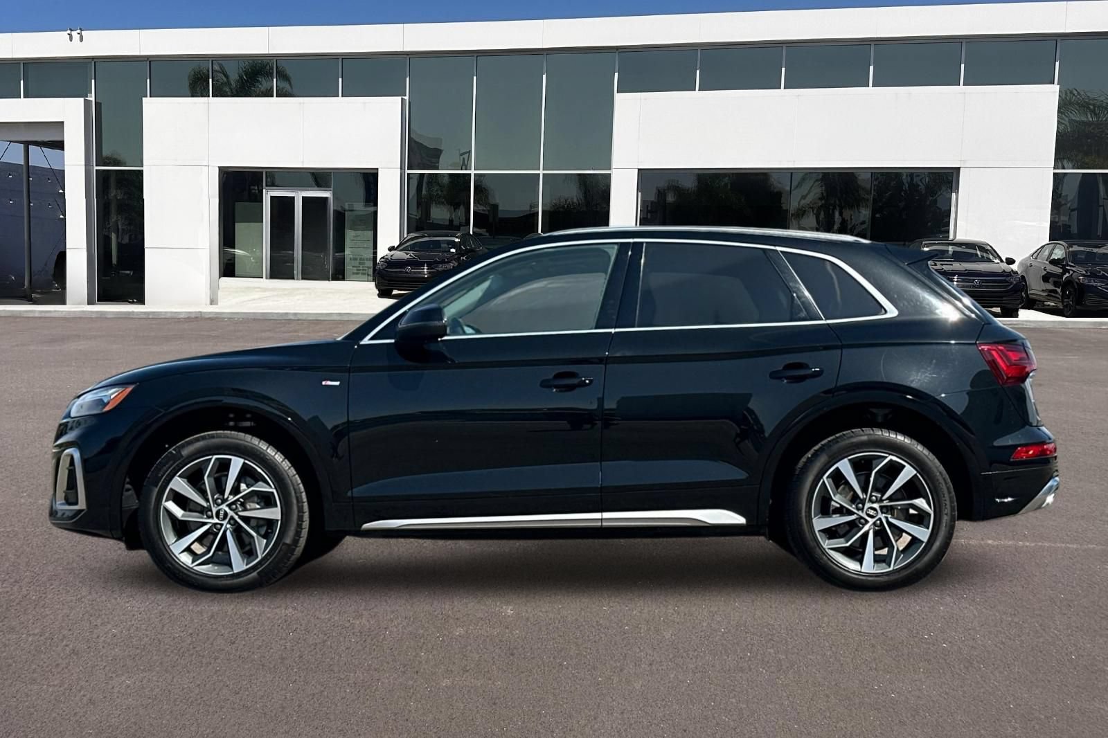 Used 2023 Audi Q5 2.0T Premium Plus w/ Premium Plus Package AWD/4WD image 6