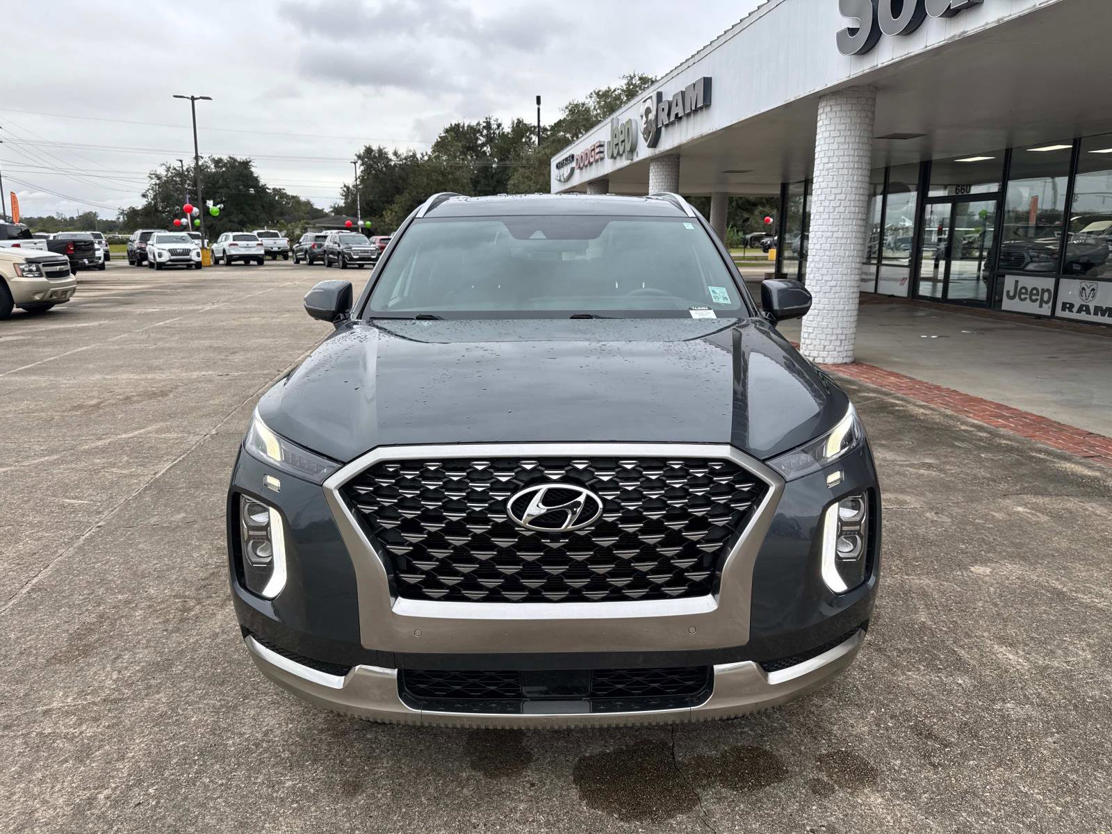 Used 2022 Hyundai Palisade Calligraphy image 2
