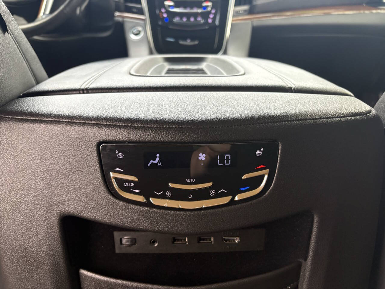 Used 2020 Cadillac Escalade Premium Luxury AWD/4WD image 30