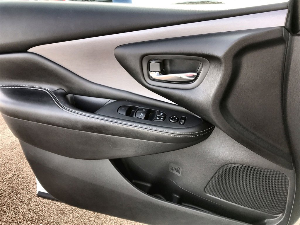 Used 2024 Nissan Murano SV w/ SV Midnight Edition Package image 13