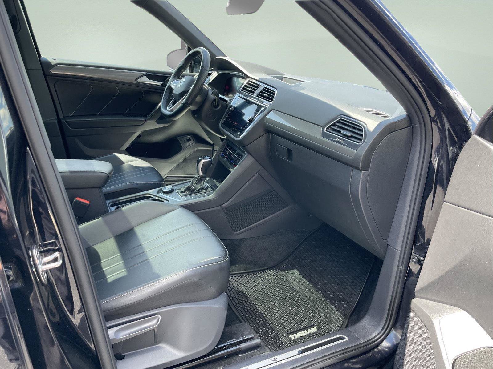 Used 2024 Volkswagen Tiguan SE R-Line AWD/4WD image 19