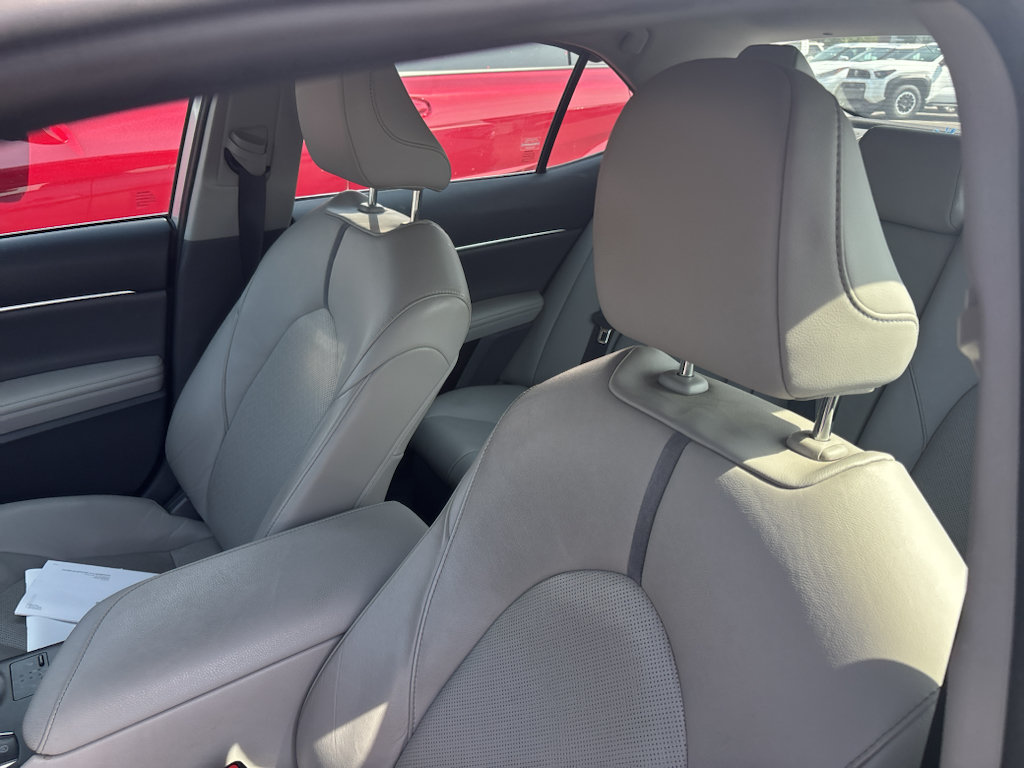 Used 2021 Toyota Camry XLE w/ Cold Weather Package FWD image 9