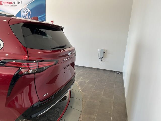 Used 2021 Toyota Sienna Limited AWD/4WD image 6