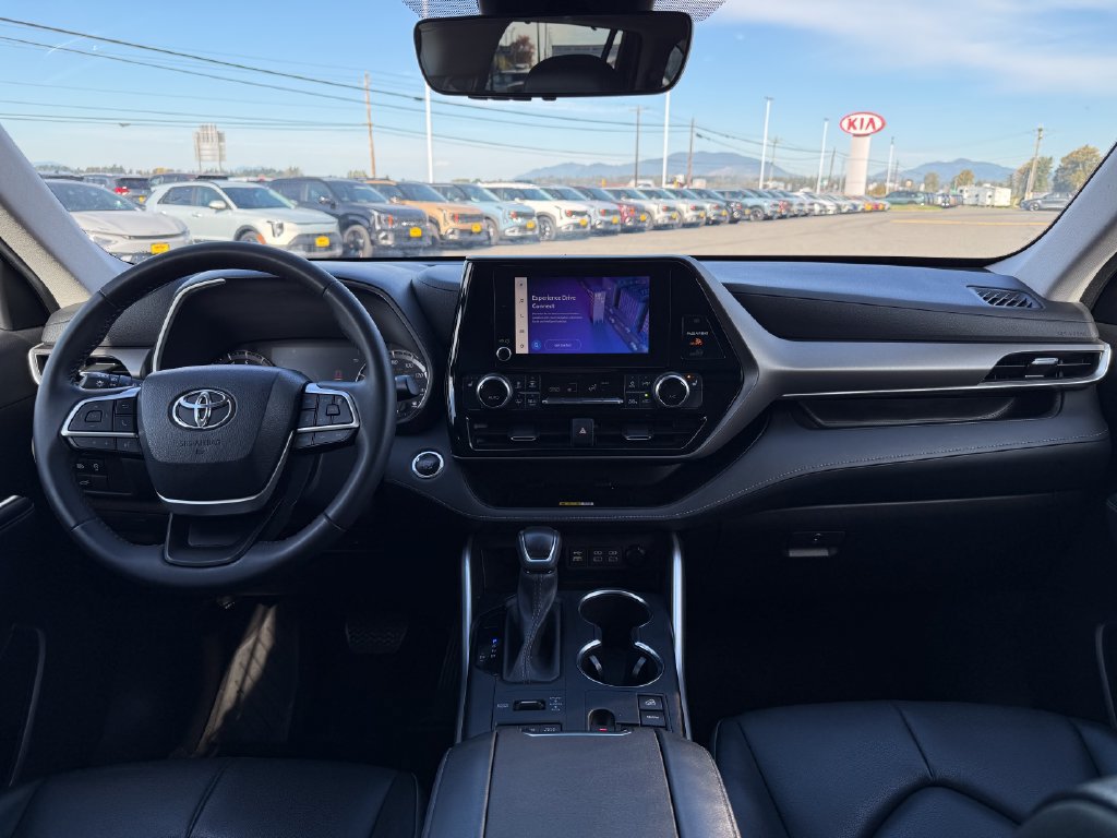 Used 2023 Toyota Highlander XLE AWD/4WD image 22