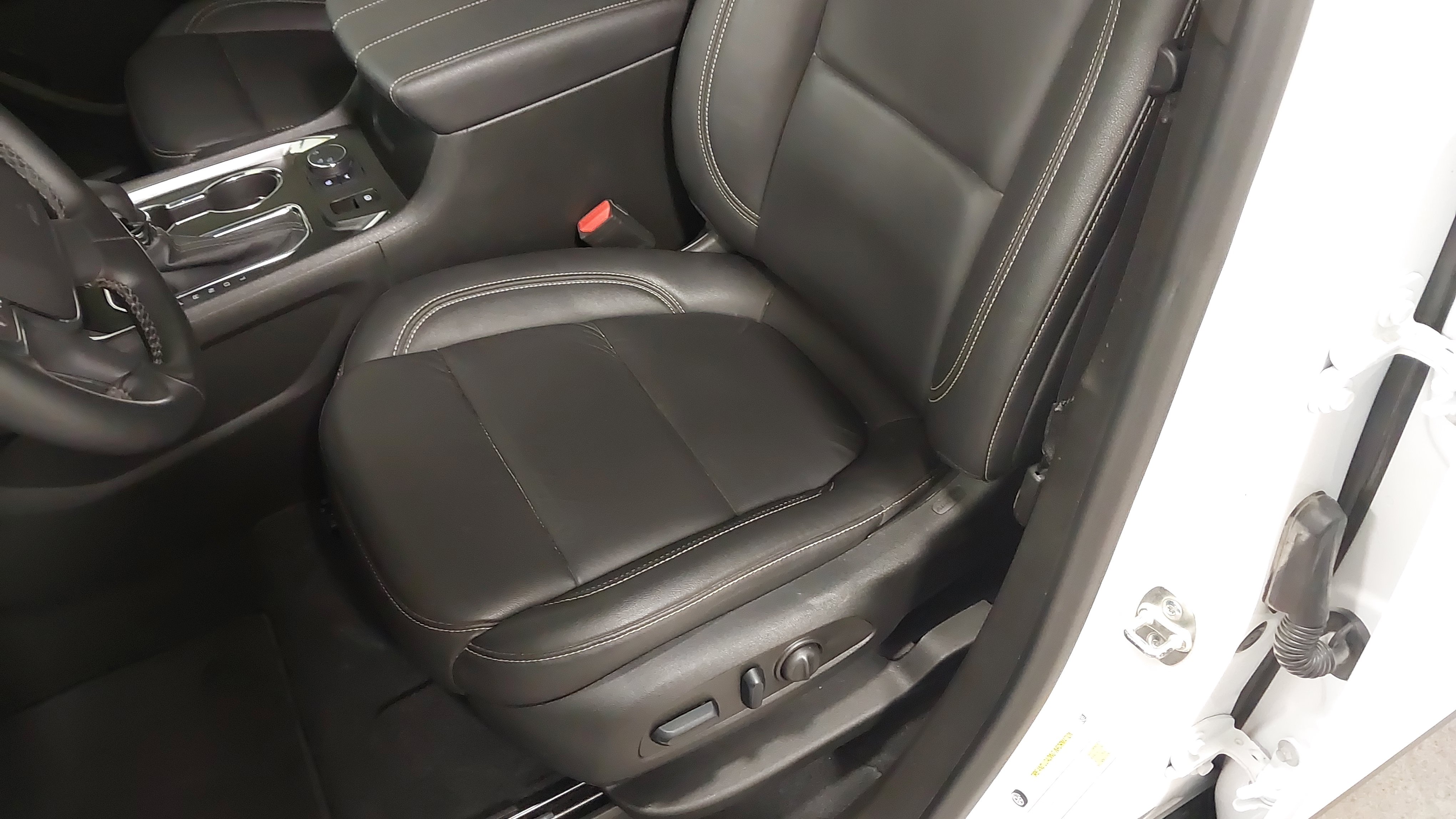 Used 2023 Chevrolet Traverse LT w/ LT Premium Package AWD/4WD image 22
