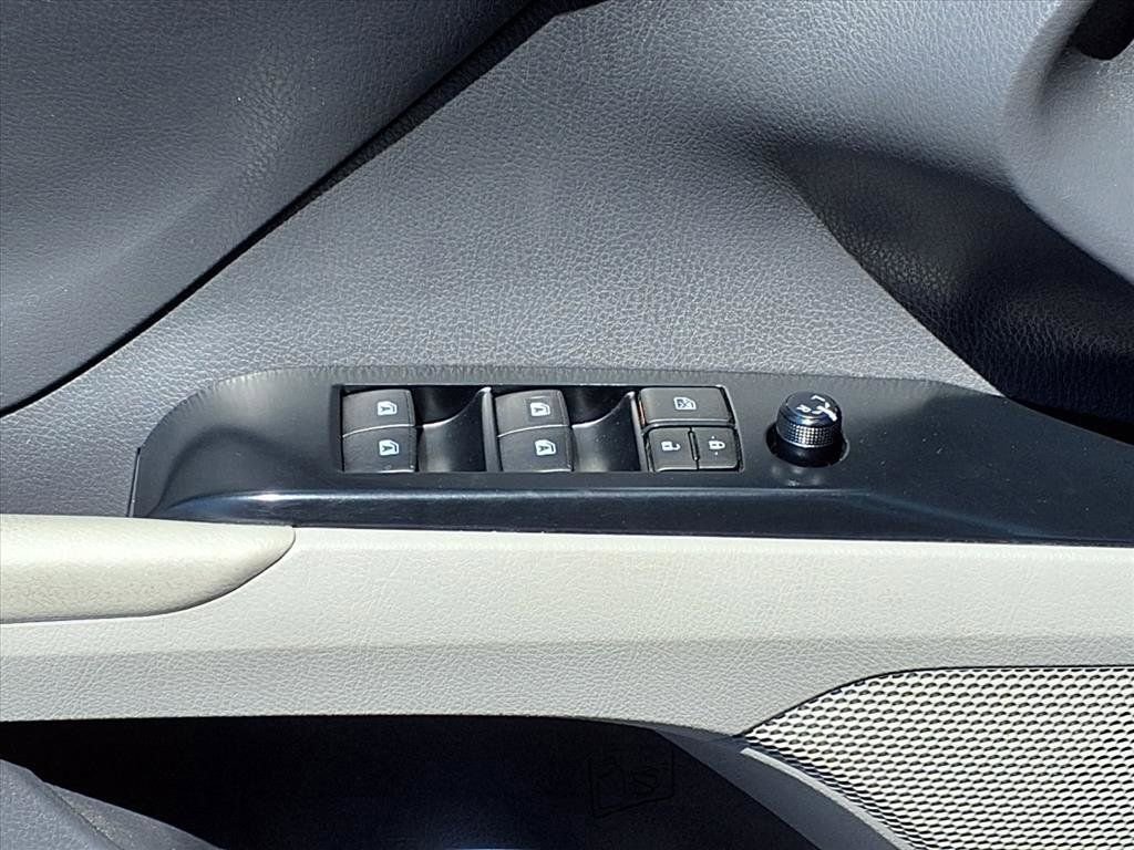Used 2019 Toyota Camry SE w/ Convenience Package FWD image 20