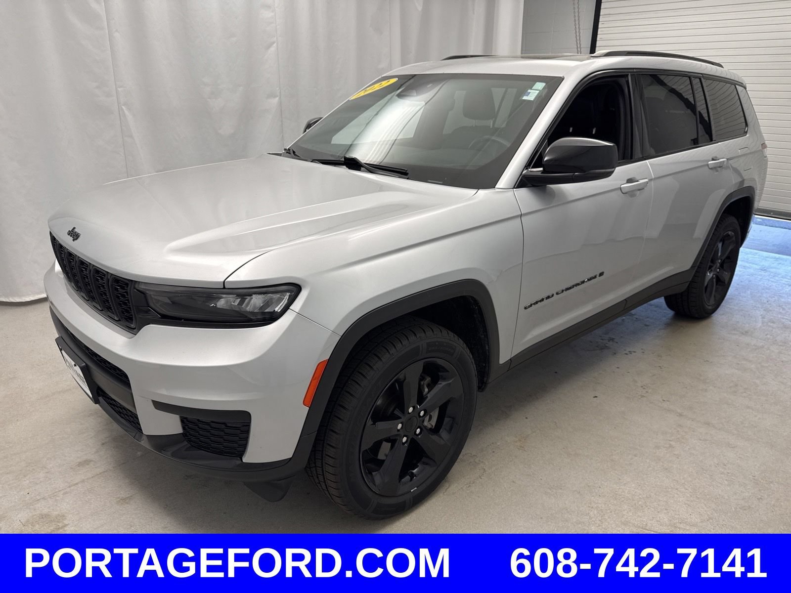 Used 2022 Jeep Grand Cherokee L Laredo AWD/4WD image 5