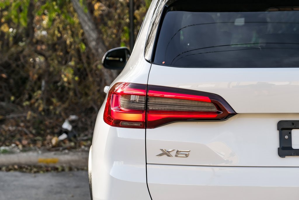 Used 2021 BMW X5 xDrive40i w/ Premium Package image 48