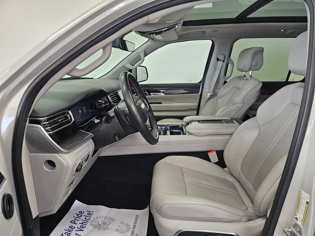 Used 2022 Jeep Wagoneer Series III w/ Premium Group I AWD/4WD image 3