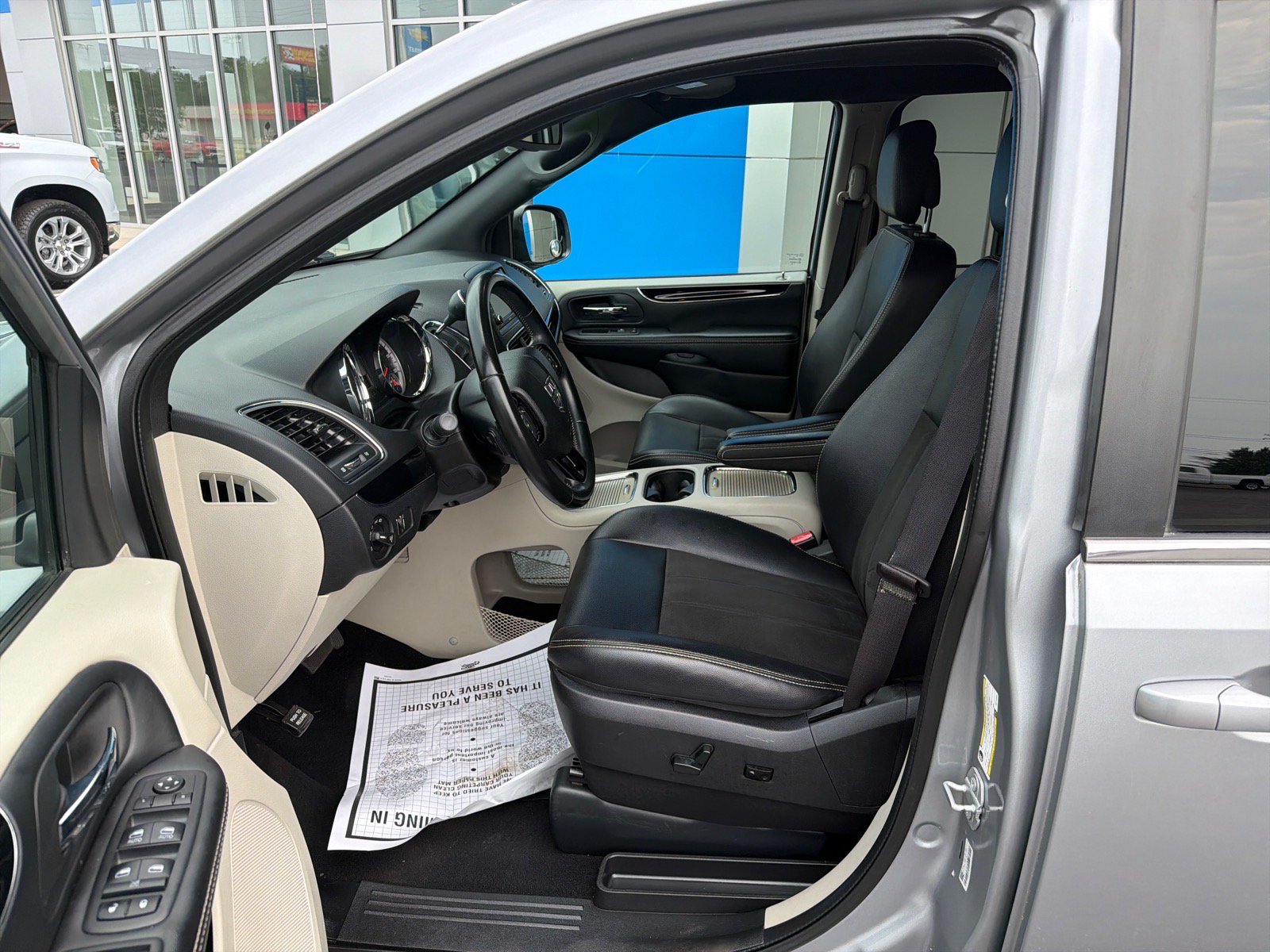 Used 2019 Dodge Grand Caravan SXT FWD image 8