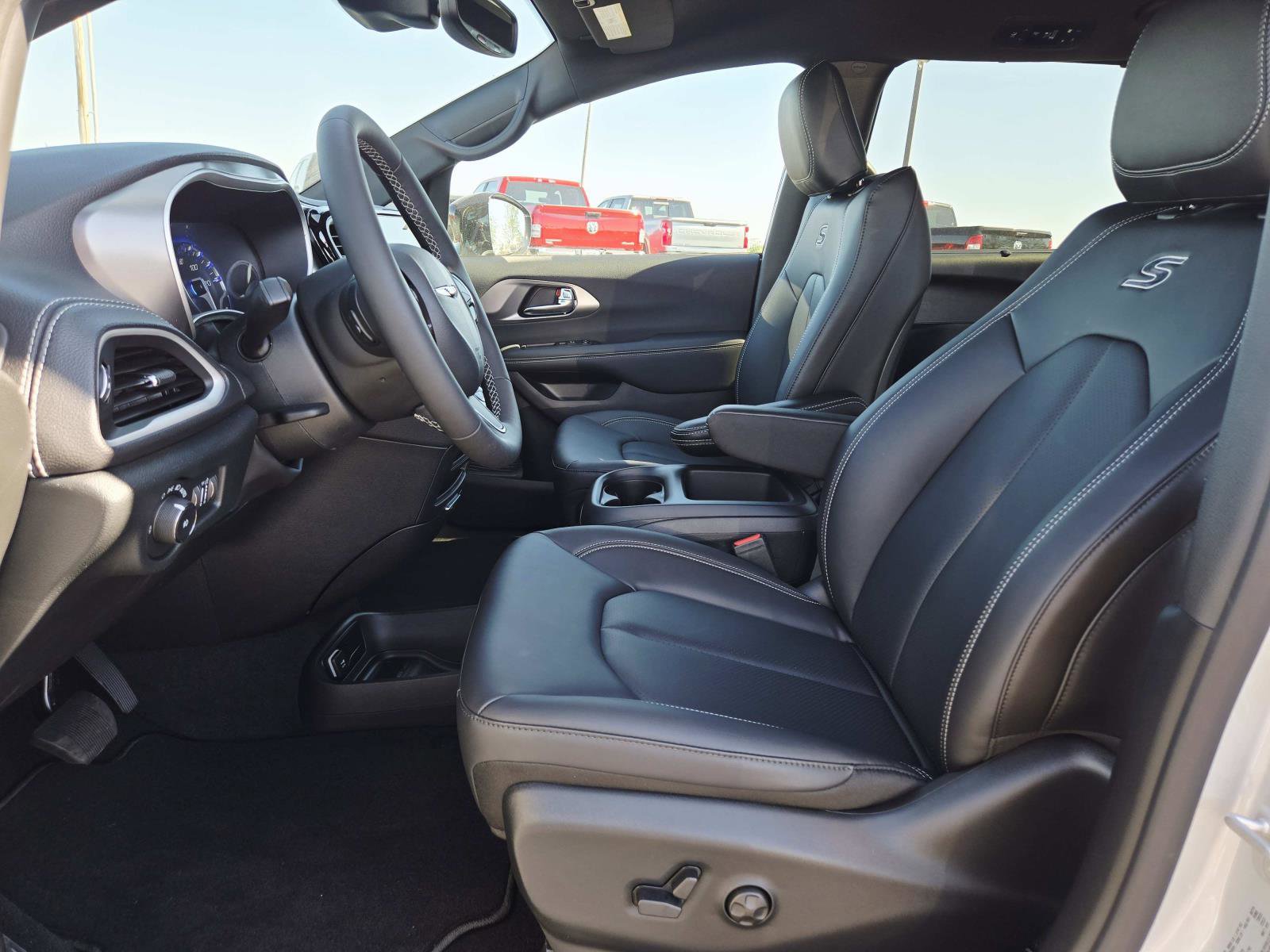 New 2026 Chrysler Pacifica Select image 11