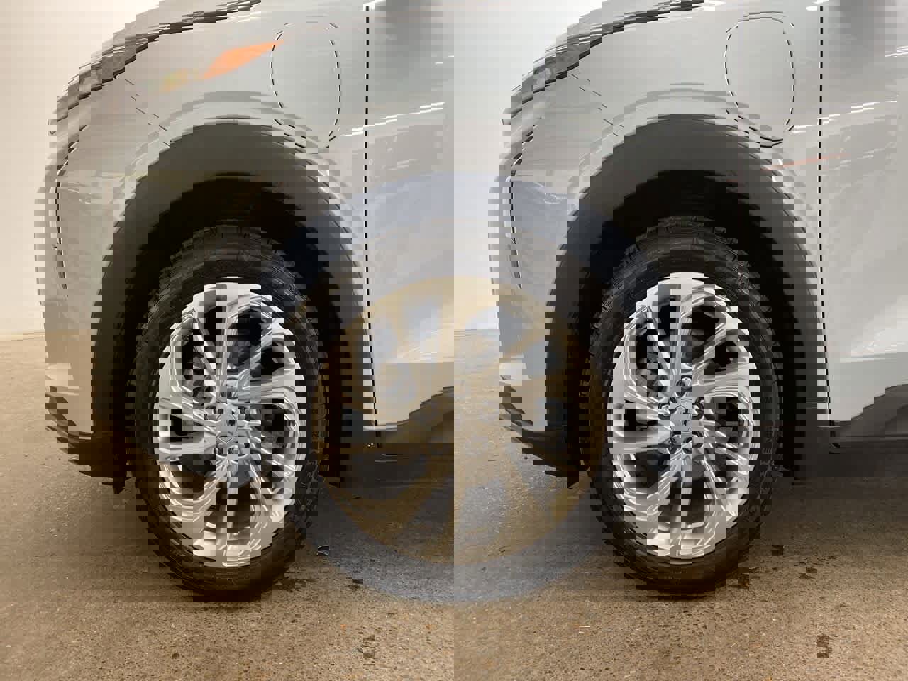 Used 2023 Chevrolet Bolt EUV LT image 11