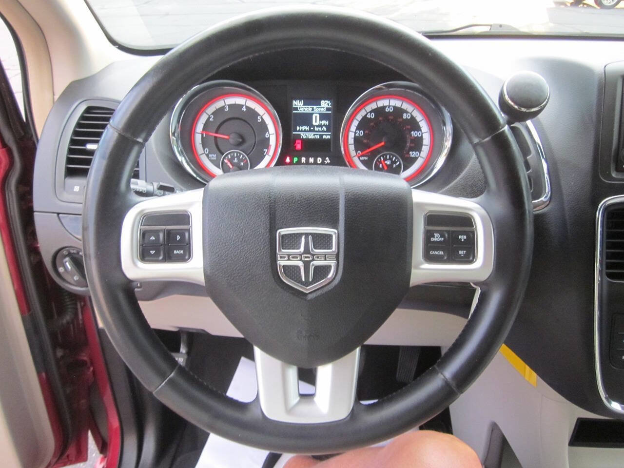 Used 2011 Dodge Grand Caravan Crew w/ Entertainment Group 1 FWD image 23