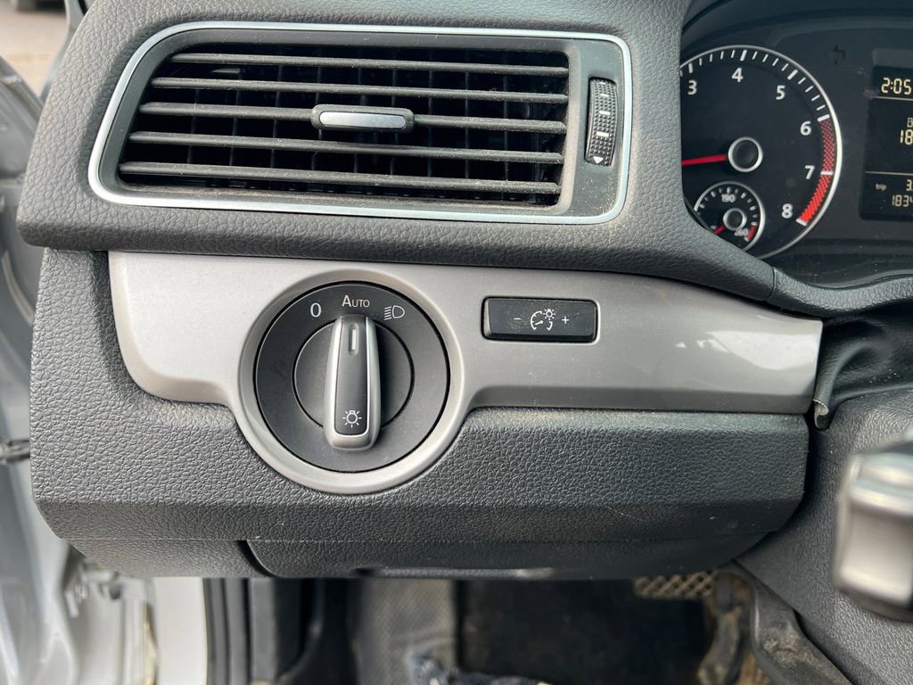 Used 2013 Volkswagen Passat 2.5 S image 15