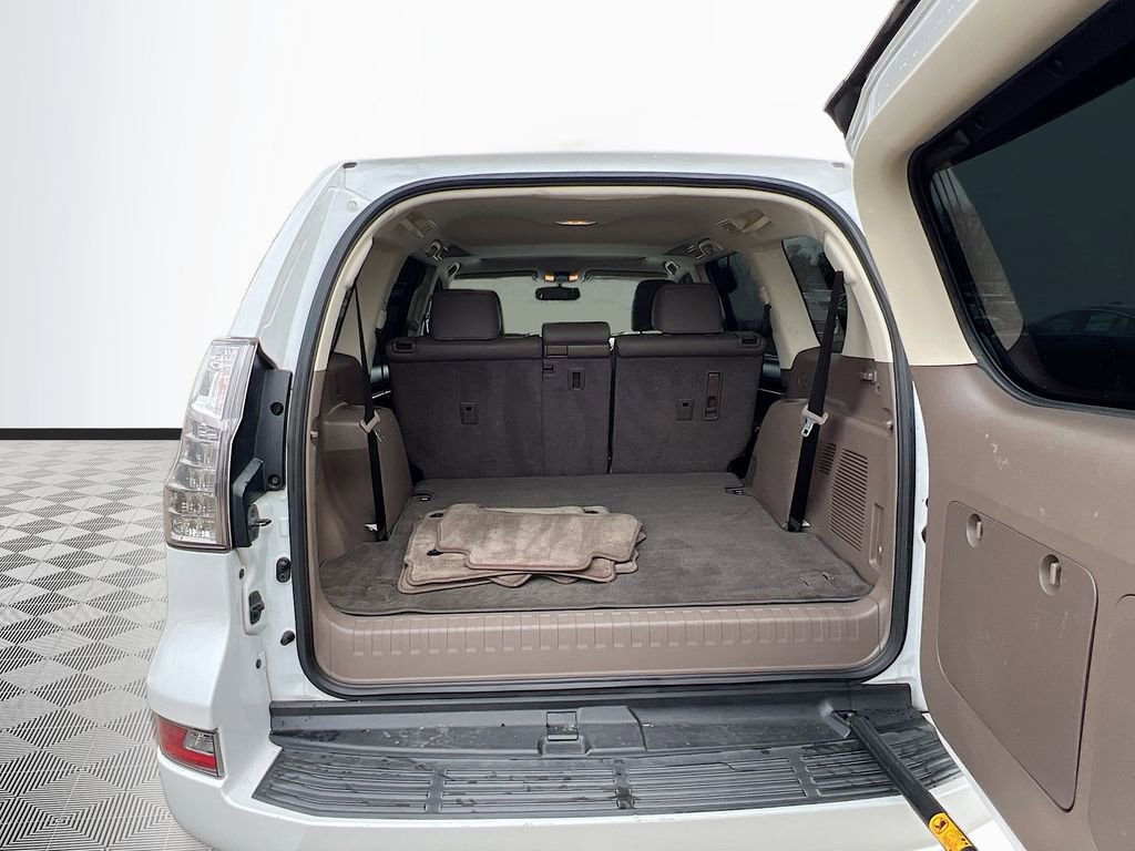 Used 2016 Lexus GX 460 w/ Comfort Package image 26