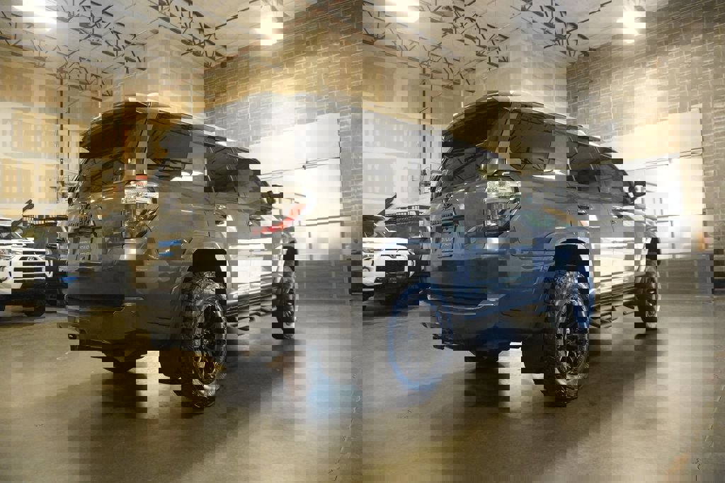 Used 2017 Toyota 4Runner SR5 Premium image 4