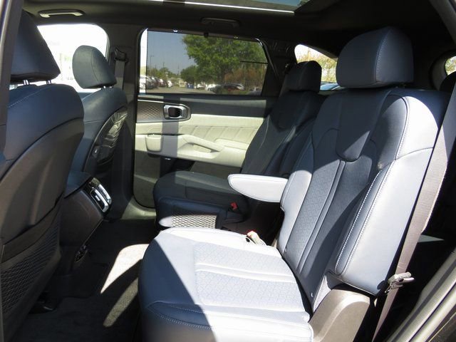 Used 2023 Kia Sorento SX Prestige image 19
