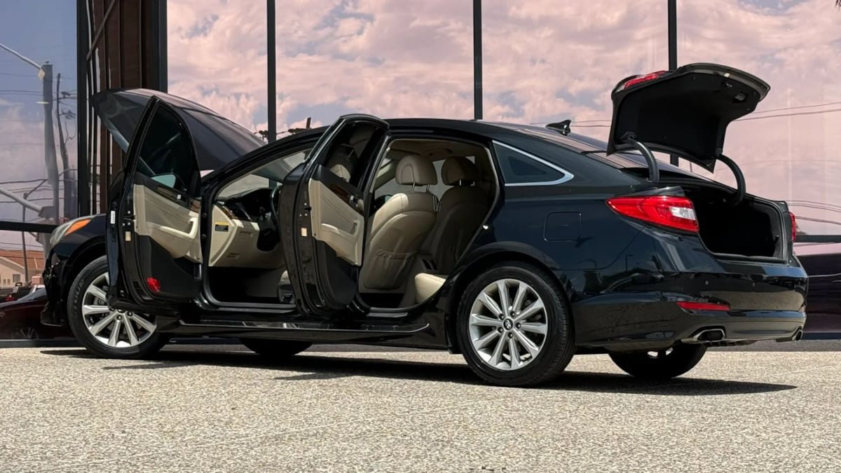 Used 2017 Hyundai Sonata Limited w/ Ultimate Package 04 FWD image 29