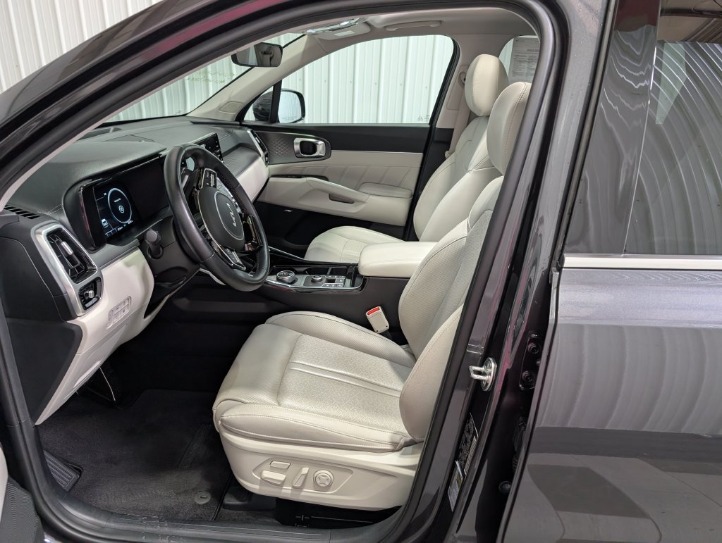 Used 2023 Kia Sorento SX Prestige AWD/4WD image 16
