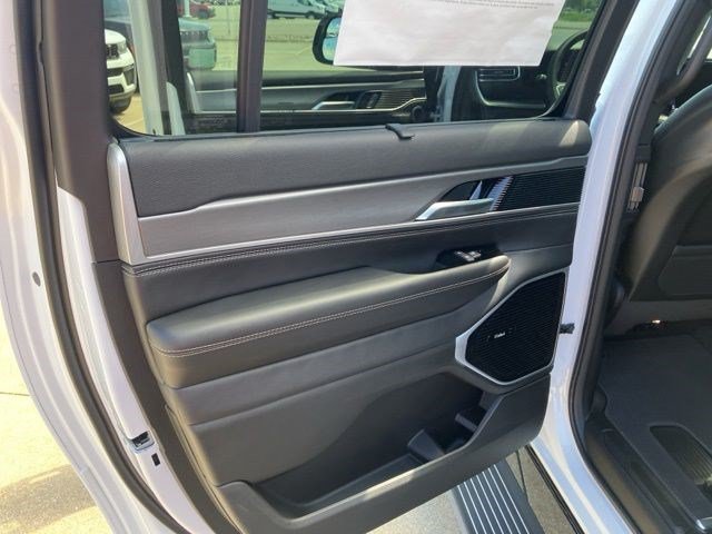 New 2026 Jeep Grand Wagoneer L Limited AWD/4WD image 24