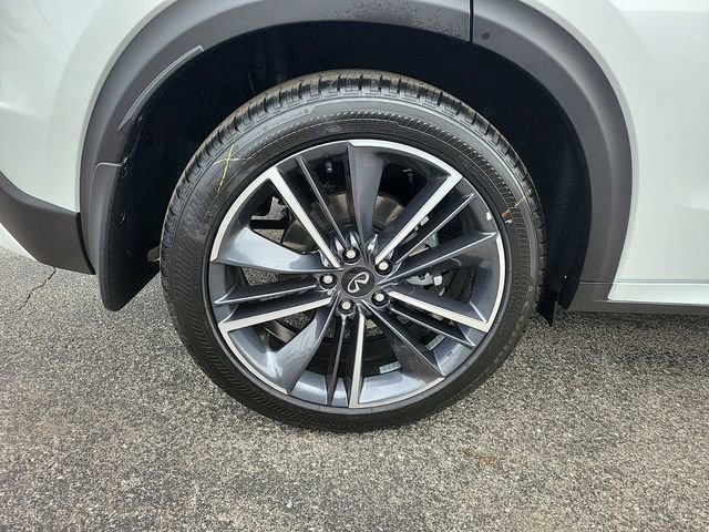 New 2025 INFINITI QX55 Essential image 3