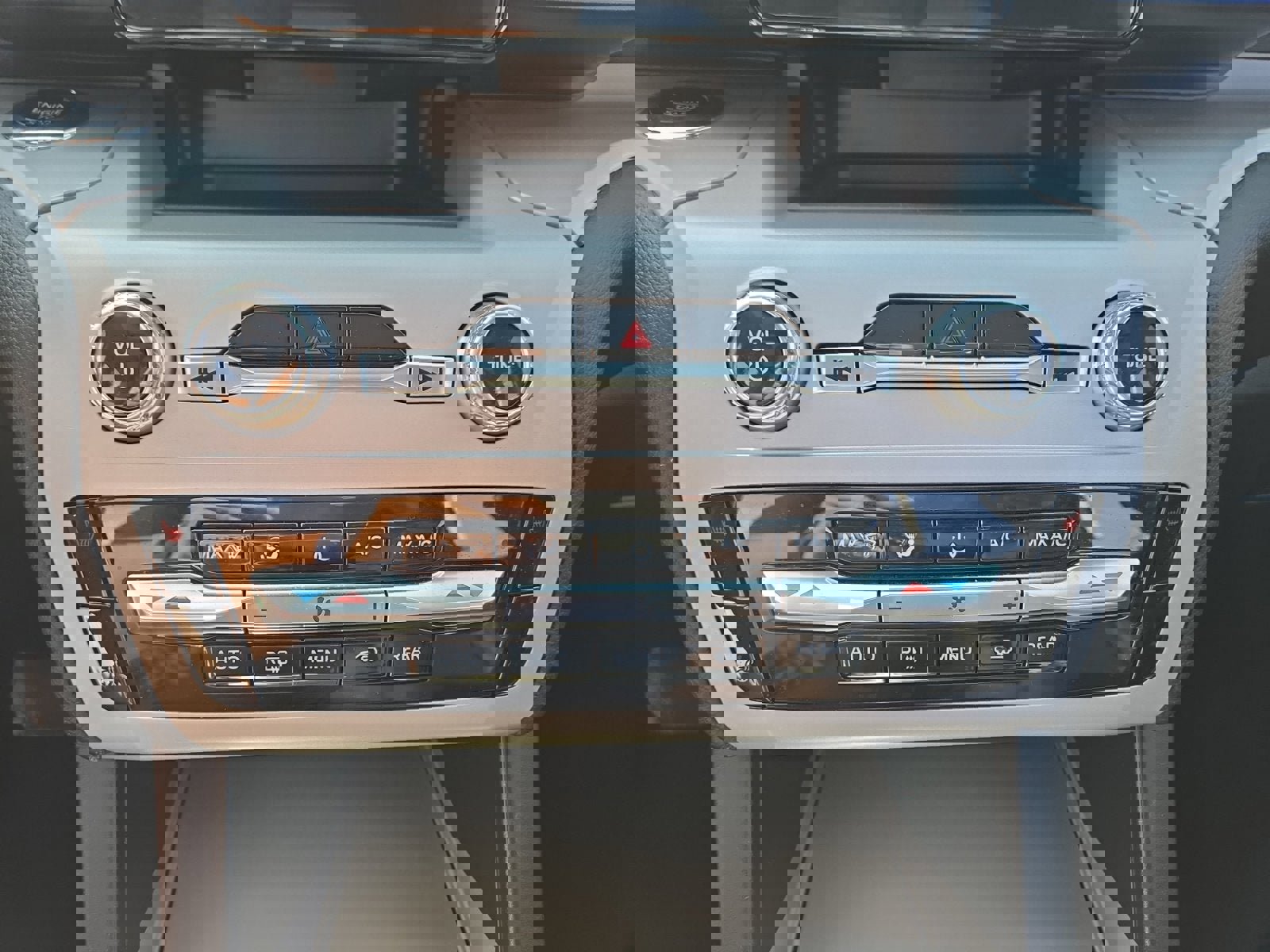 Used 2023 Ford Explorer XLT w/ Equipment Group 202A image 20