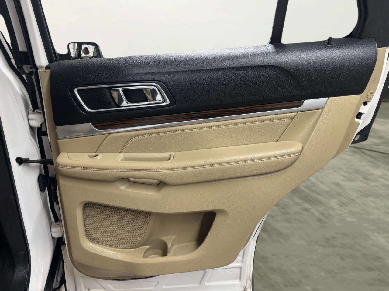 Used 2016 Ford Explorer Limited image 19