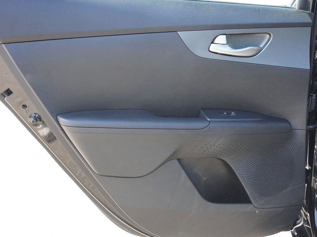 Used 2019 Kia Forte LXS FWD image 17