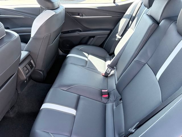 Used 2025 Toyota Camry SE AWD/4WD image 6