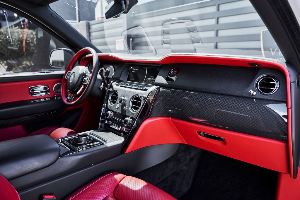 Used 2024 Rolls-Royce Cullinan Black Badge w/ Dark Exterior Package image 46