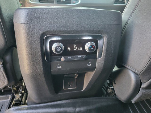 Used 2023 GMC Yukon SLT RWD image 28