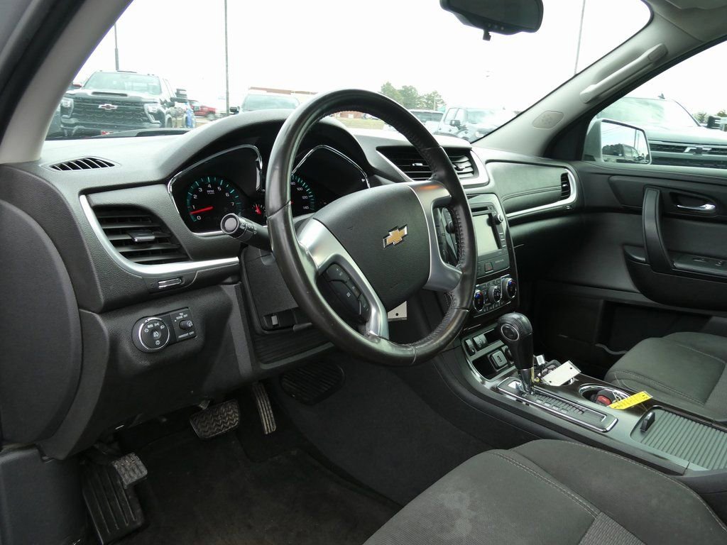 Used 2017 Chevrolet Traverse LT w/ Traveler's Package image 26