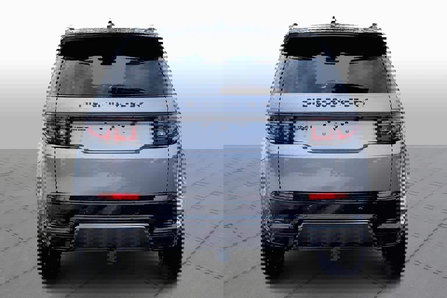 Certified 2025 Land Rover Discovery Sport Dynamic SE image 4