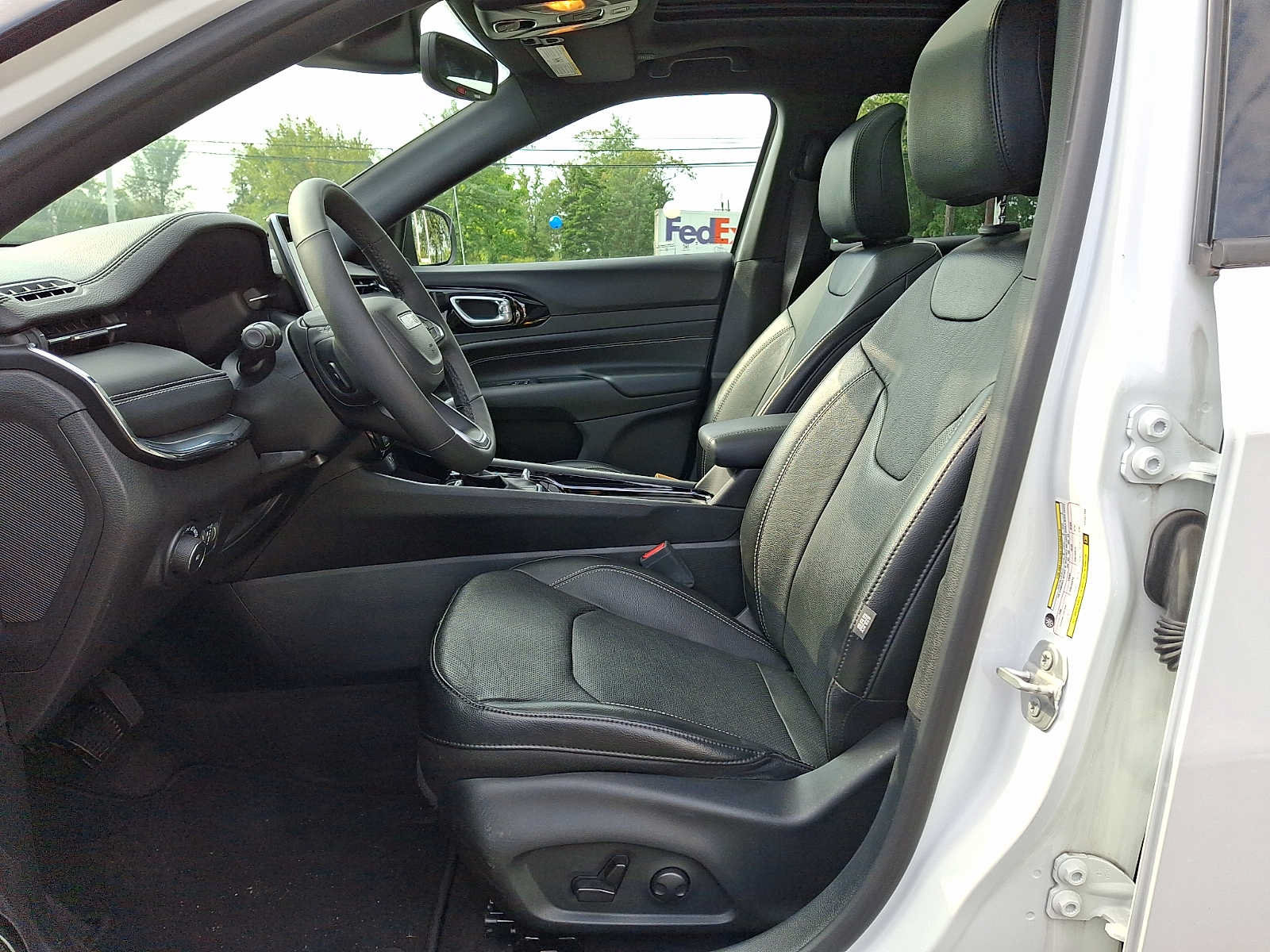 Used 2023 Jeep Compass High Altitude AWD/4WD image 10