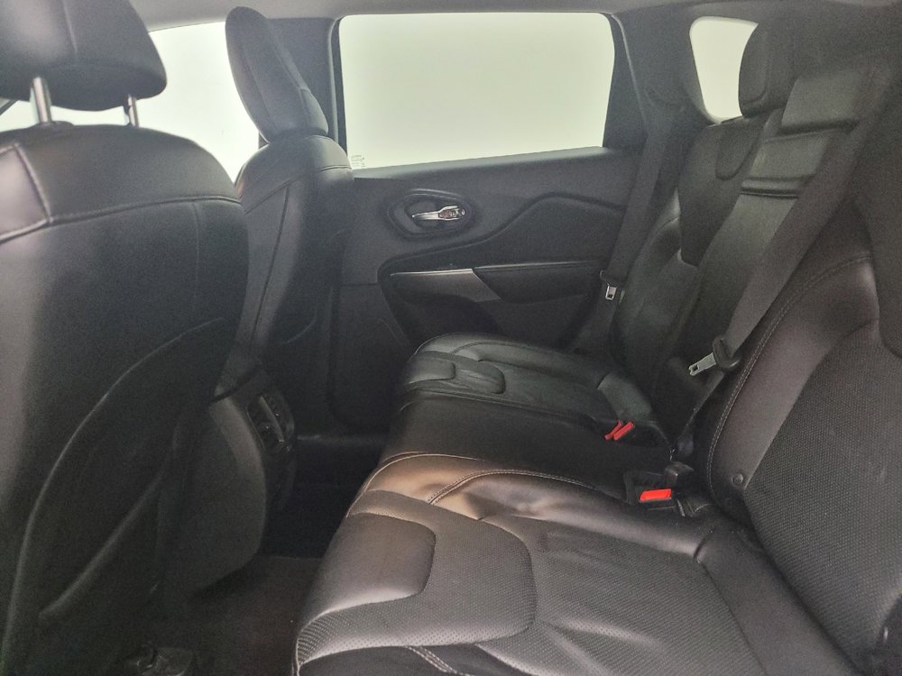 Used 2019 Jeep Cherokee Limited image 18