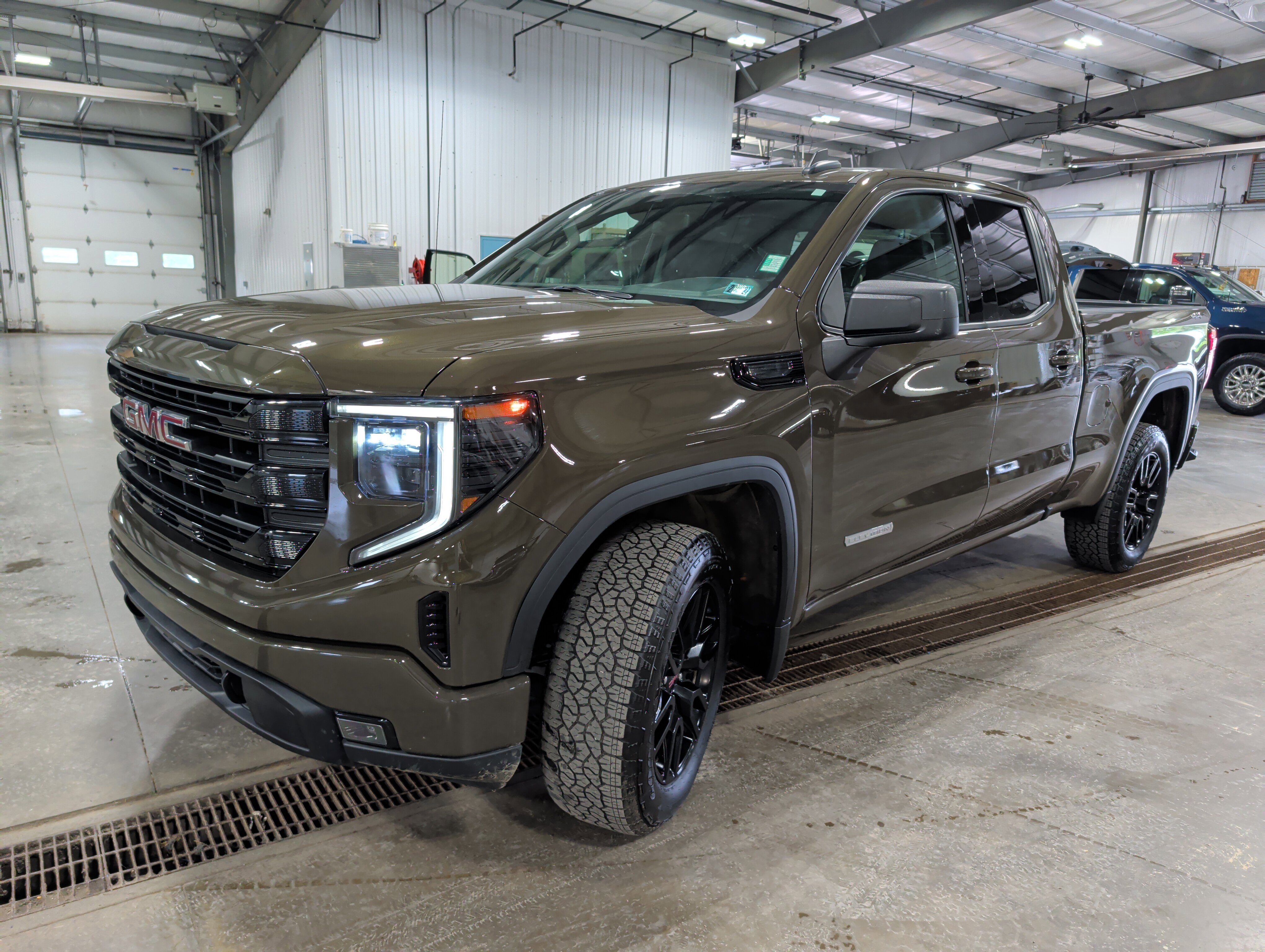 Used 2024 GMC Sierra 1500 Elevation AWD/4WD image 6