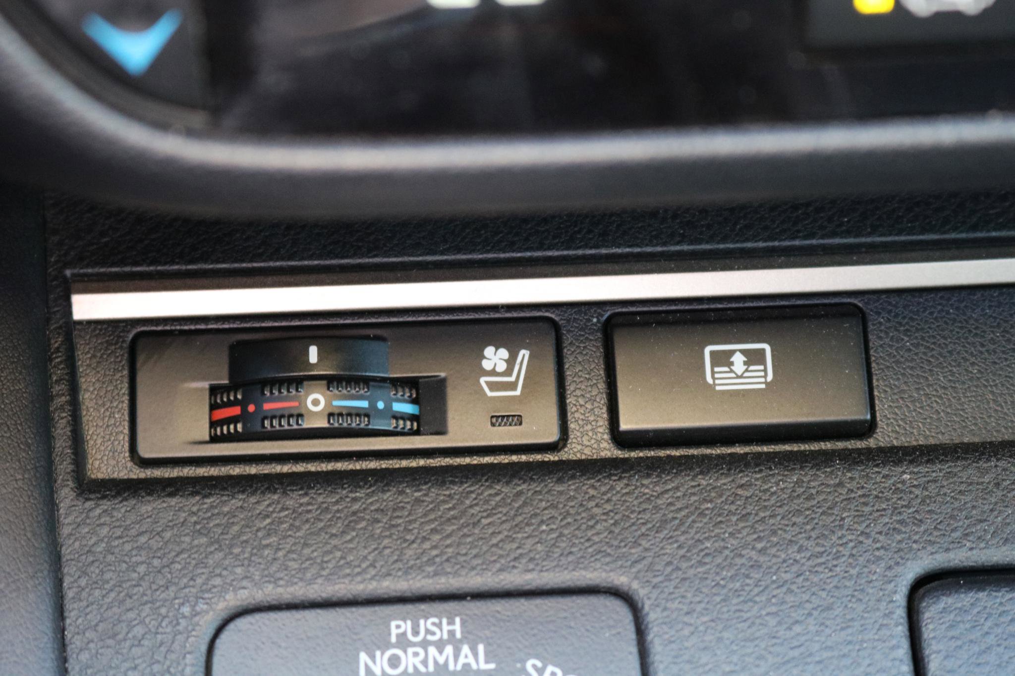 Used 2016 Lexus ES 350 w/ Luxury Package w/Wood Trim image 27