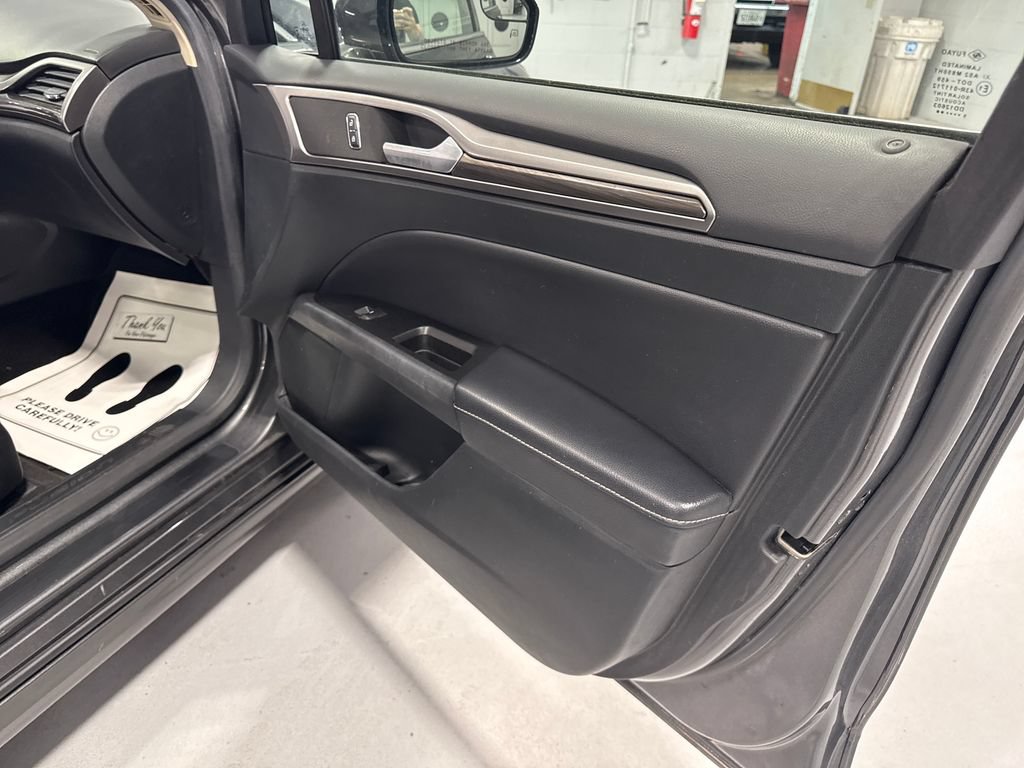 Used 2017 Ford Fusion SE FWD image 36