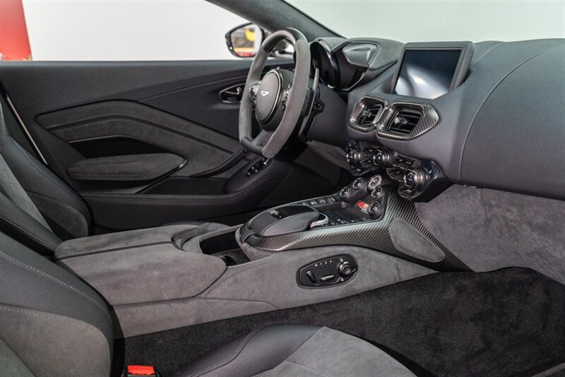 Used 2023 Aston Martin V8 Vantage Coupe RWD image 52