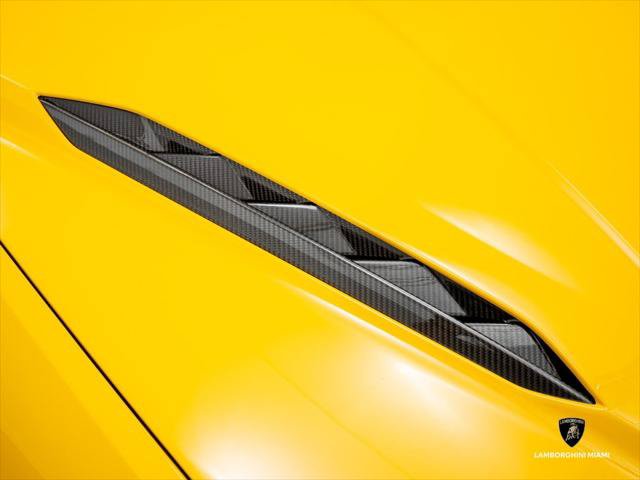 Used 2024 Lamborghini Urus Performante AWD/4WD image 3