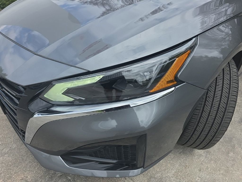 Used 2025 Nissan Altima 2.5 SV image 11