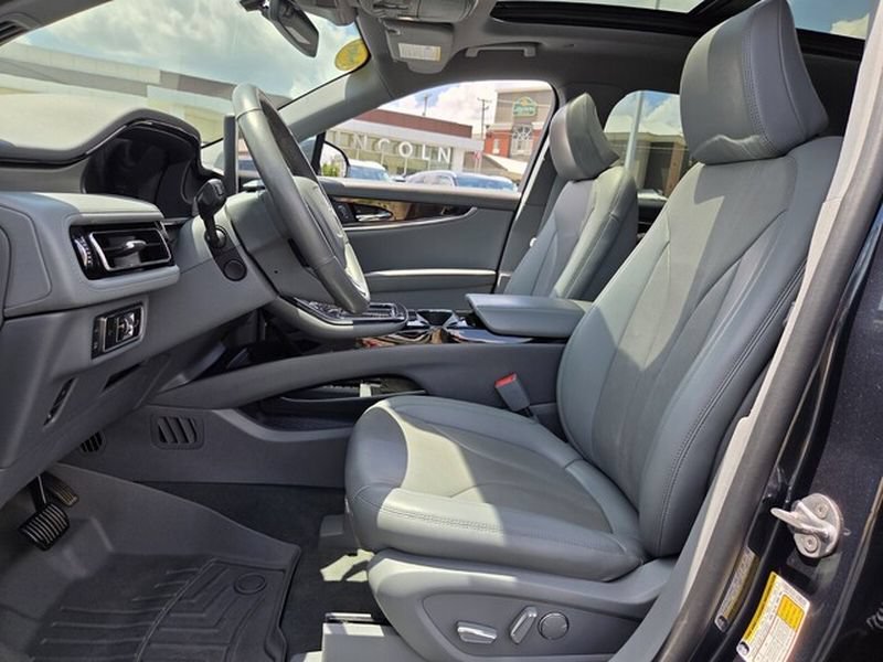 Used 2022 Lincoln Nautilus Reserve w/ Luxury Package FWD image 9