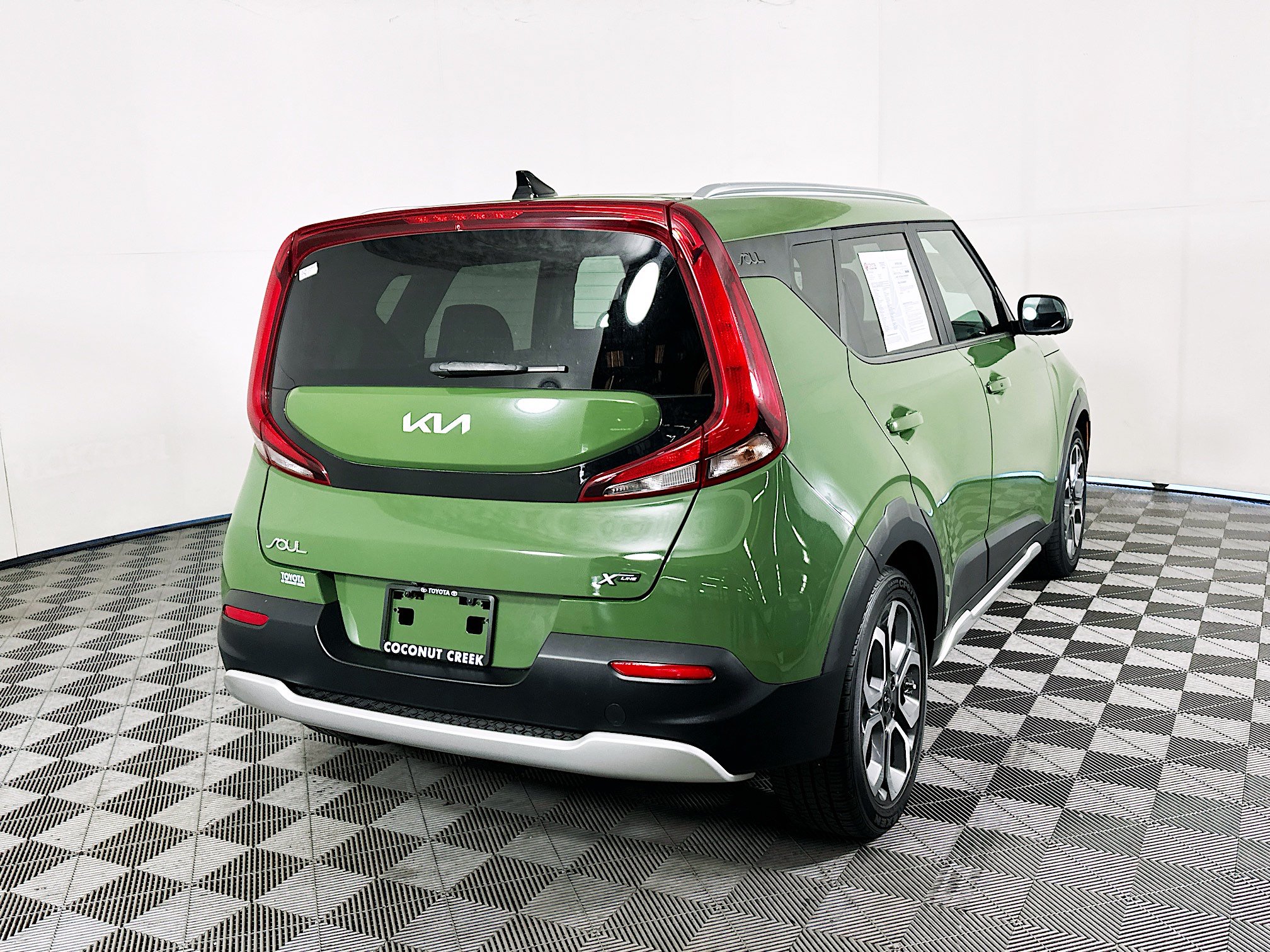 Used 2022 Kia Soul X-Line FWD image 3