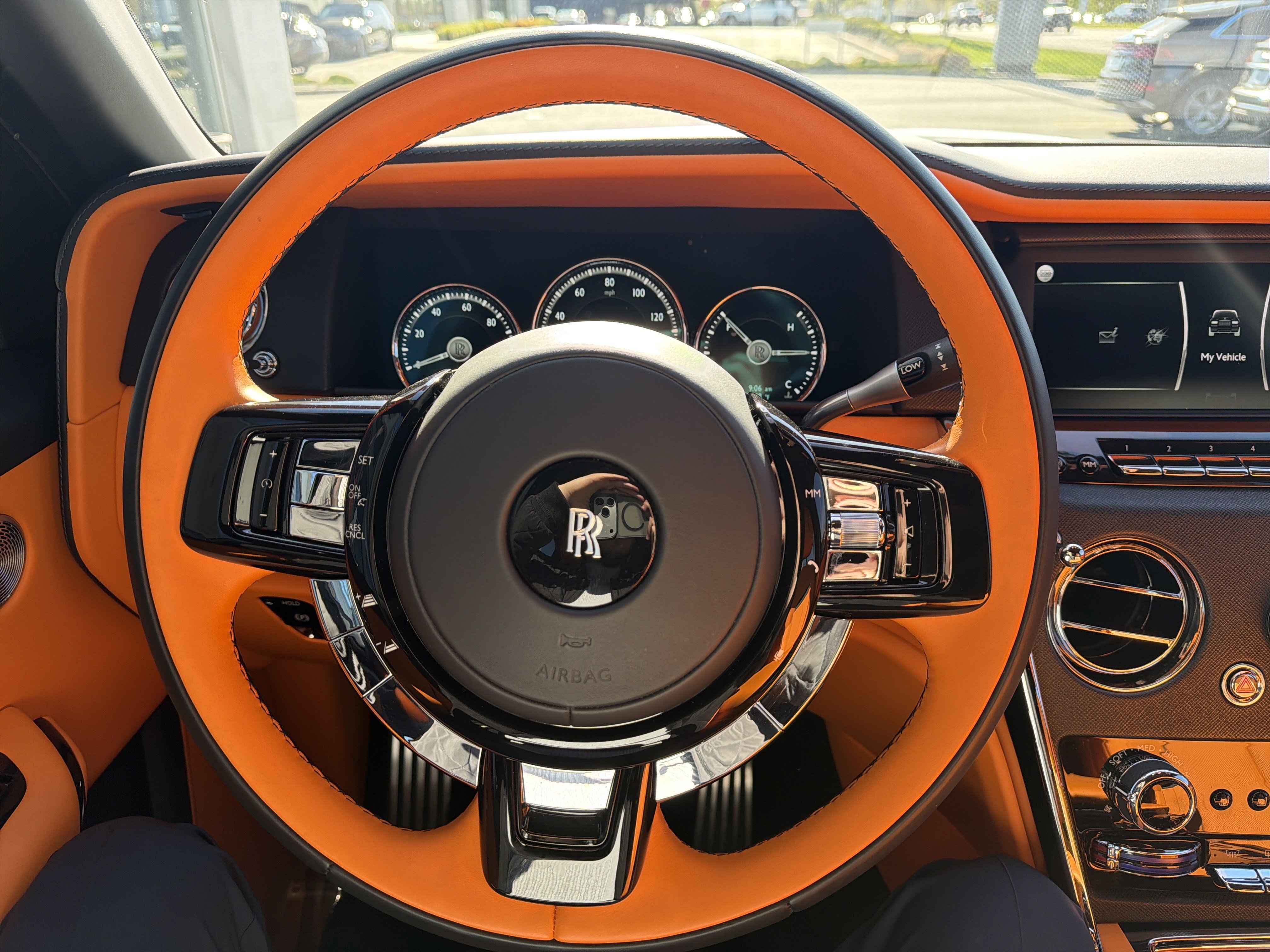 Used 2024 Rolls-Royce Cullinan w/ Dark Exterior Package image 22