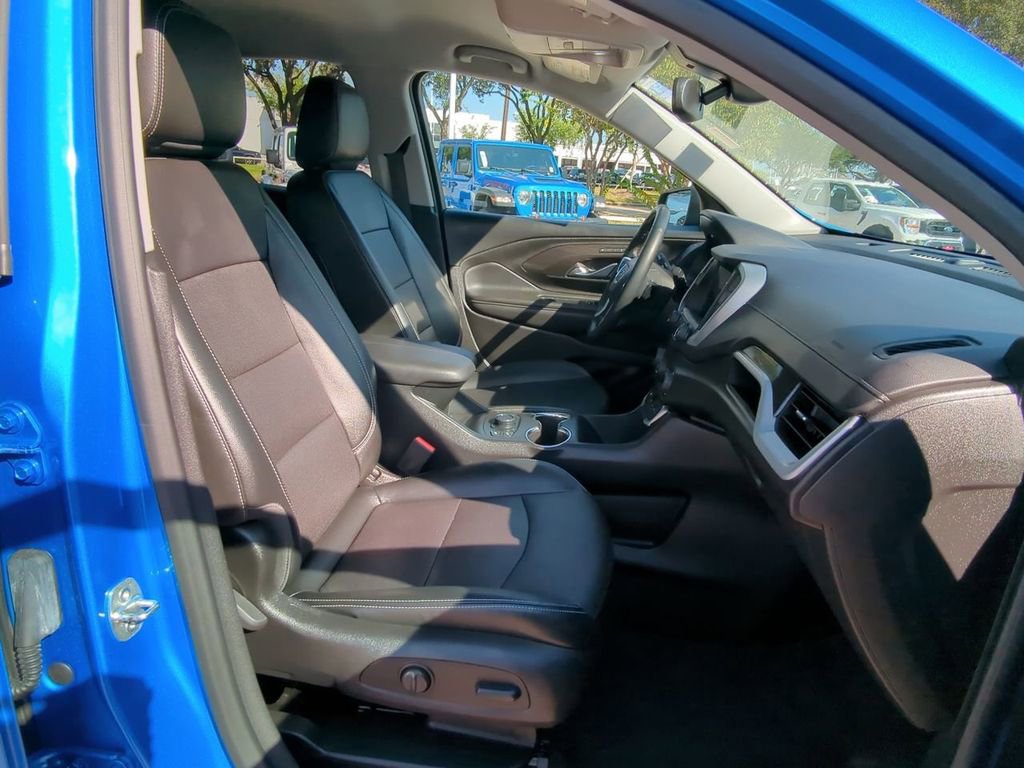 Used 2024 GMC Terrain SLT image 30